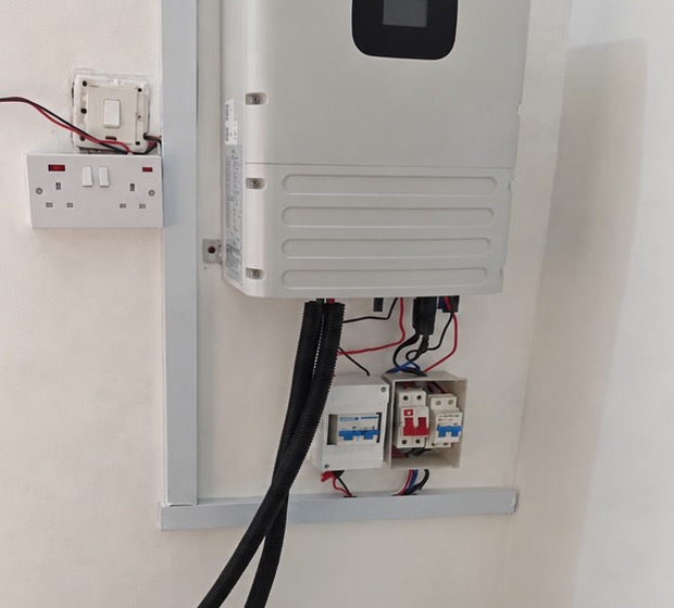 尼日利亚 6kW 逆变器与 10kWh 锂电池户用光伏储能项目现场 3
