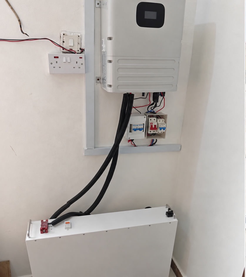 尼日利亚 6kW 逆变器与 10kWh 锂电池户用光伏储能项目现场 1