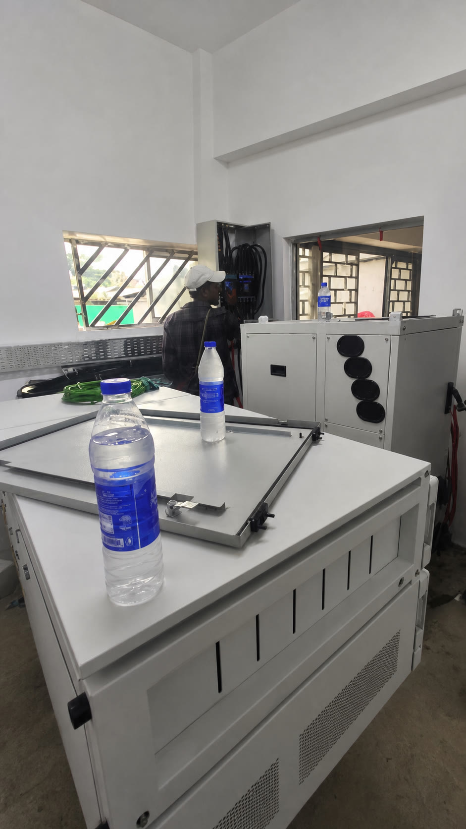 尼日利亚伊凯贾商超 125kW + 225kWh 工商业储能项目项目现场缩略图