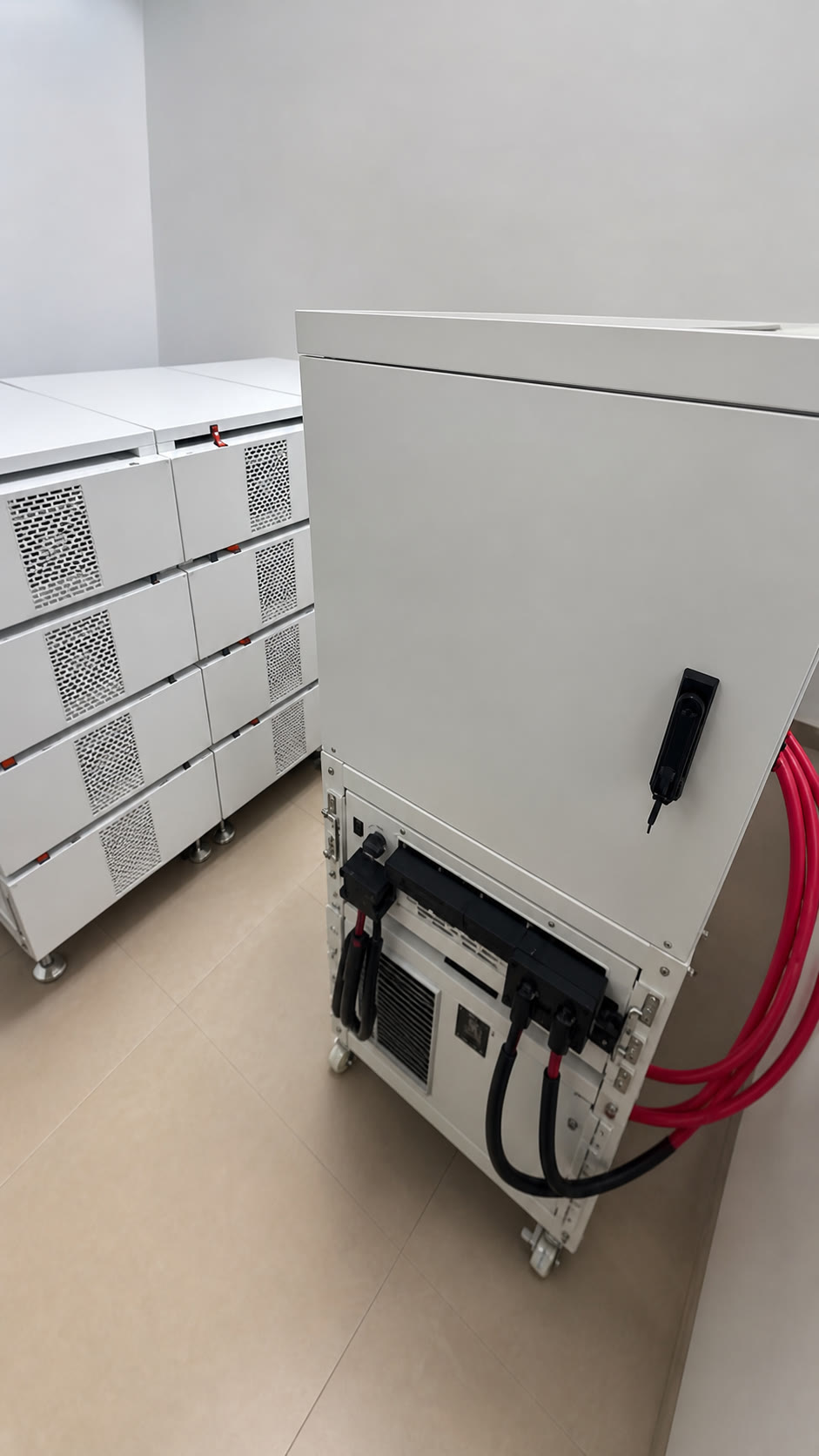 尼日利亚伊凯贾商超 125kW + 225kWh 工商业储能项目项目实拍 6
